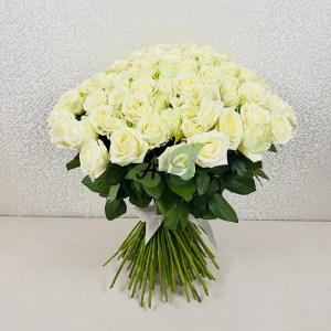 Большой букет из 151 белая роза